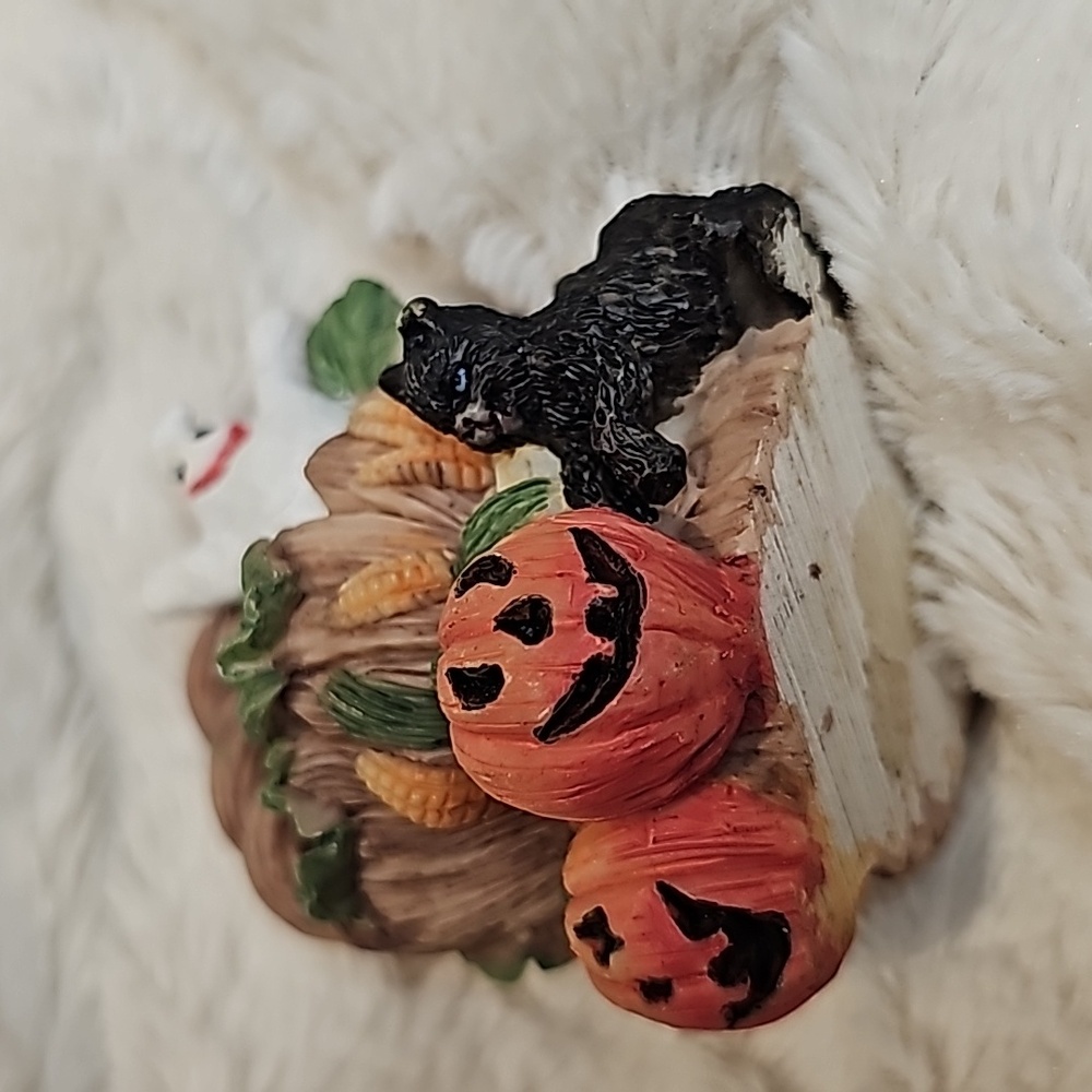 Vintage Halloween Ghost Figurines - Picture 4 of 9